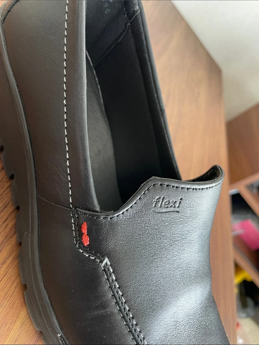 Flexi Black leather Slip-On Leather Loafers